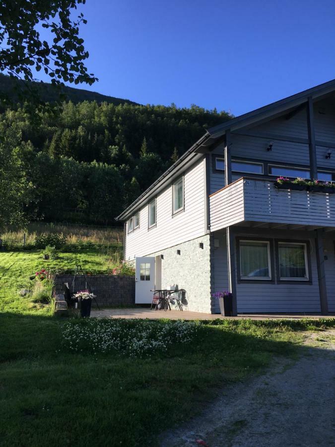 Hundbergan Apartment-Free Parking-15 Min From Tromso Tromsdalen Bagian luar foto